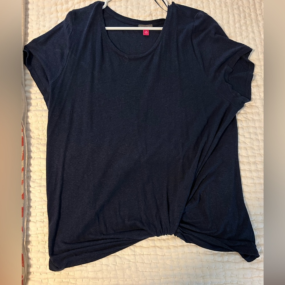 Vince Camuto 2x Navy twist hem sweater
